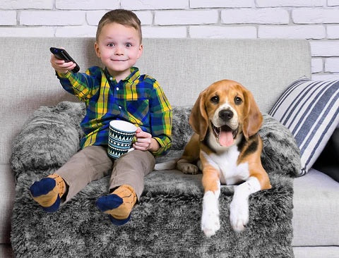PROTECTIVE PLUSH PET THROW
